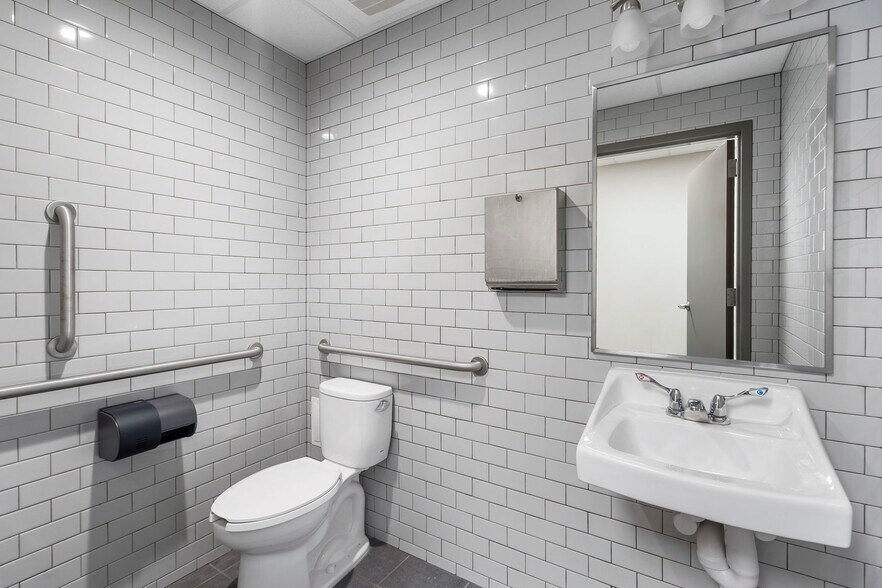 More Photos Of 1920 N National Ave, Springfield Warehouse For Lease