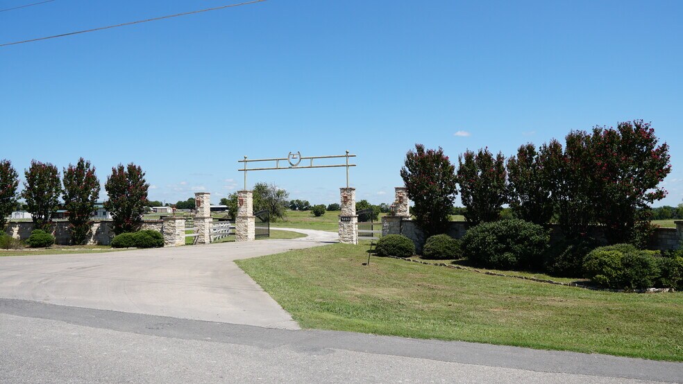 More Photos Of 1253 N Hill St, Van Alstyne Light Distribution For Sale