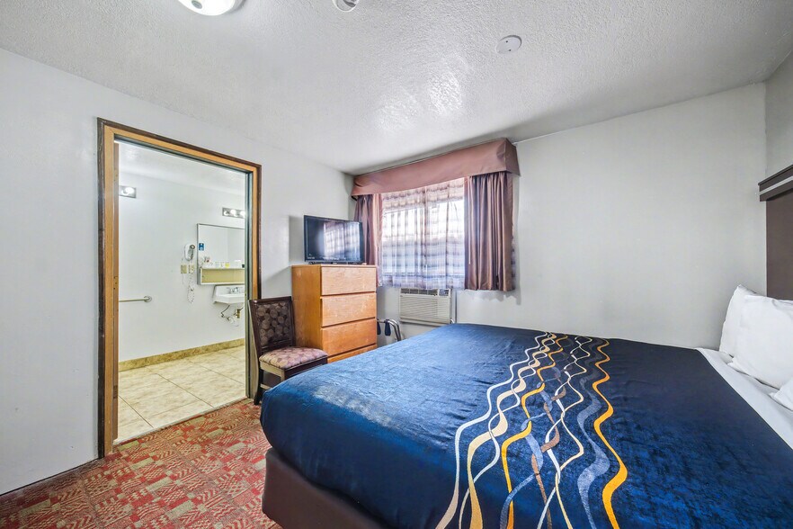 More Photos Of 386 E 300 S, Kanab Hotel For Sale