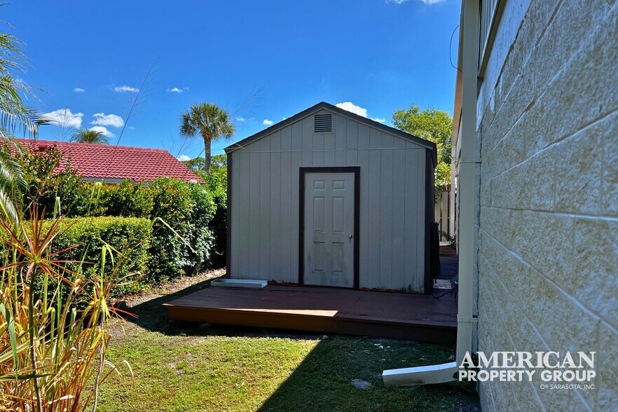 More Photos Of 2011 Bispham Rd, Sarasota Office For Lease