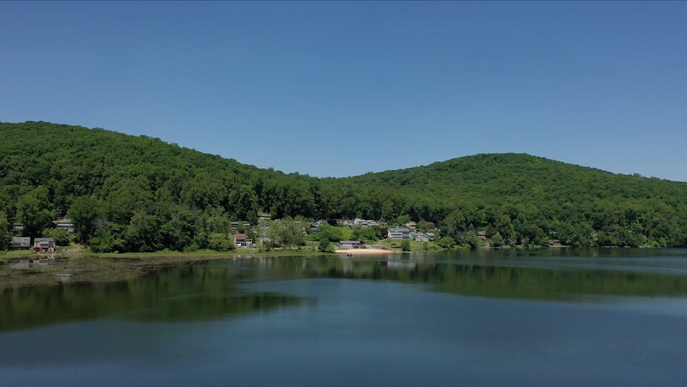 More Photos Of 11 Lakeside Dr E, Belvidere Restaurant For Sale