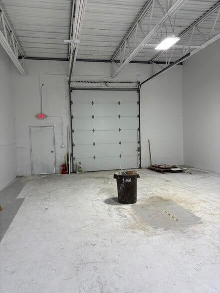 More Photos Of 7897 Taft St, Merrillville Warehouse For Lease