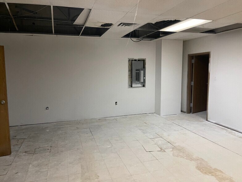 More Photos Of 537 Lincoln Hwy, East McKeesport Storefront For Sale