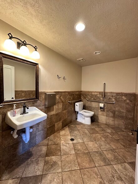 More Photos Of 3643 Highland Dr, Salt Lake City Loft Creative Space For Lease