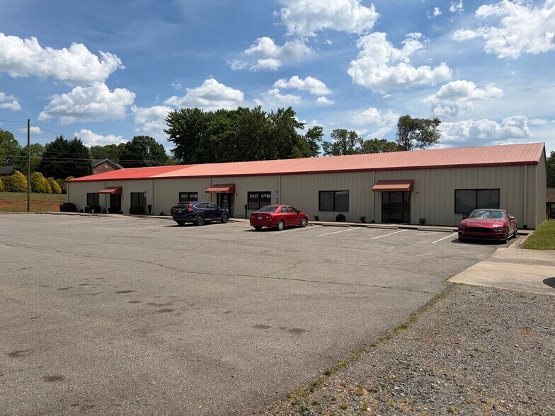 More Photos Of 714 Carolina Ave, Yadkinville Warehouse For Lease
