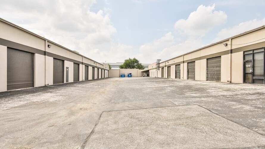 More Photos Of 1850-1900 Grandstand Dr, San Antonio Unknown For Lease