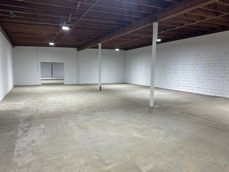 More Photos Of 206 Meyers St, Chico Showroom For Lease