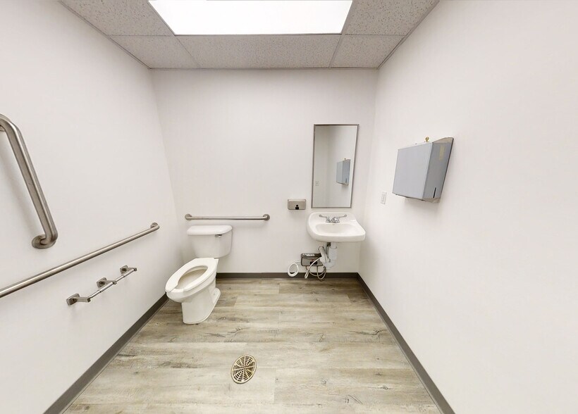 More Photos Of 5130-5158 Peach St, Erie Freestanding For Lease