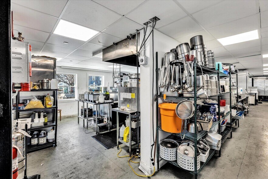 More Photos Of 317-319 Commercial St, Provincetown Restaurant For Lease