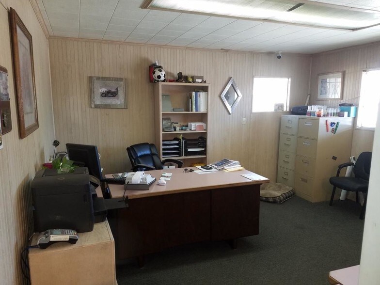 More Photos Of 1463 Mesa View St, Hemet Warehouse For Lease