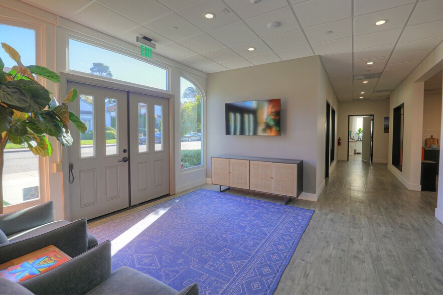 More Photos Of 1135 Eugenia Pl, Carpinteria Office For Sale
