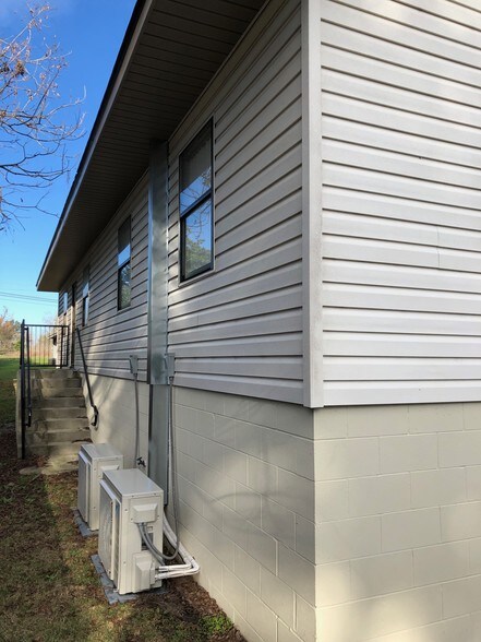 More Photos Of 506-508 Houston Ave NW, Live Oak Office For Sale
