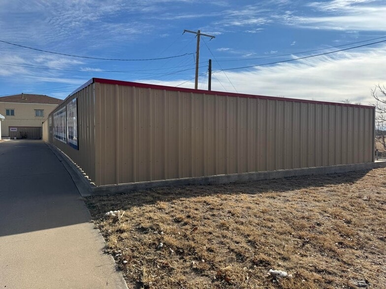 More Photos Of 411 W 5th St, Plainview Freestanding For Sale