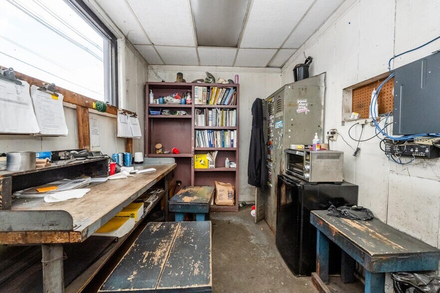 More Photos Of 521 Langley Ave, Saint Joseph Industrial For Sale