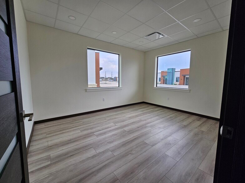 More Photos Of 5151 Meadow Ranch Pky, Richmond Office For Lease