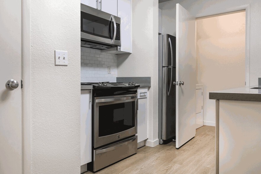 More Photos Of 1950 N Pennsylvania St, Denver Apartments For Lease
