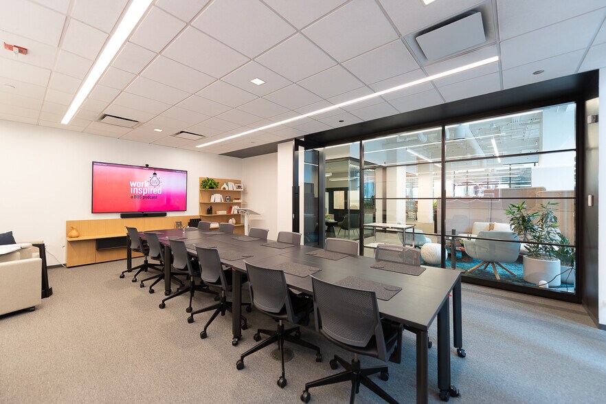 More Photos Of 325 N Wells St, Chicago Office For Sale