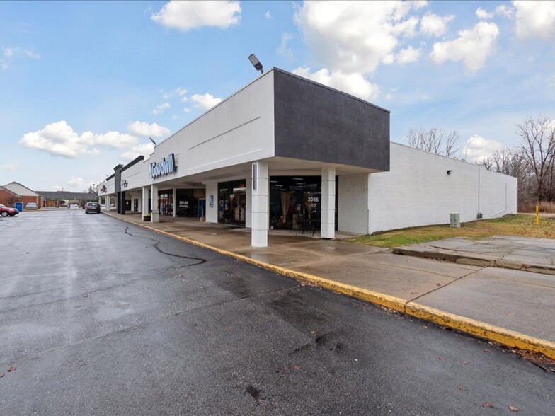 More Photos Of 2055 Gratiot Blvd, Marysville Unknown For Lease