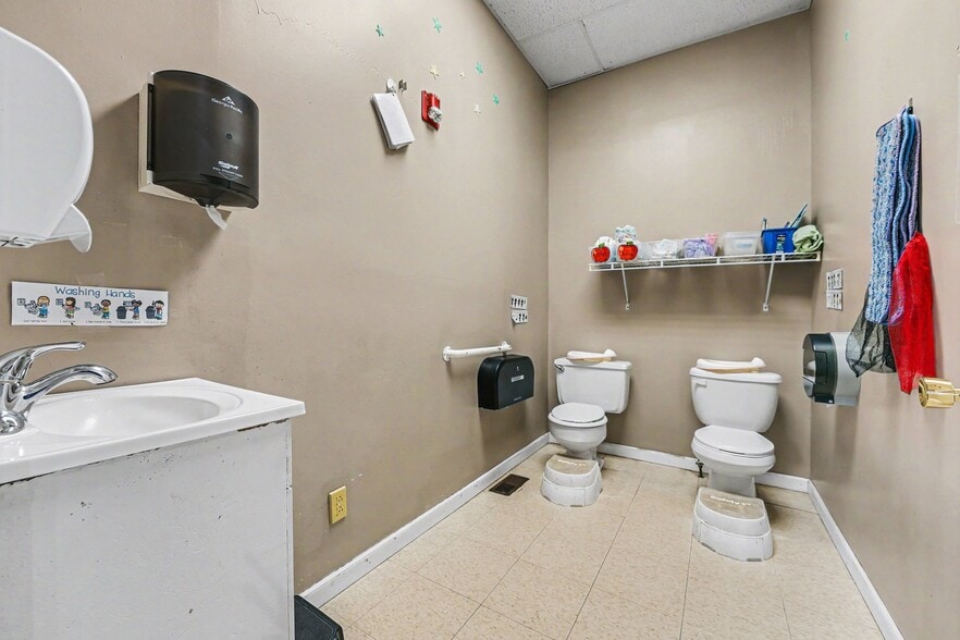 More Photos Of 303 N US Highway 169, Smithville Religious Facility For Sale