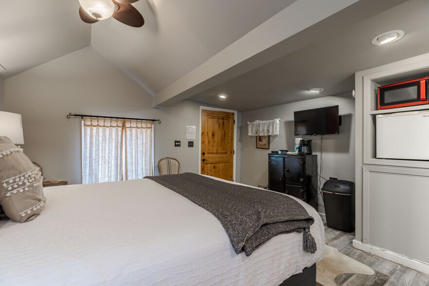 More Photos Of 514 W Austin St, Fredericksburg Specialty For Sale