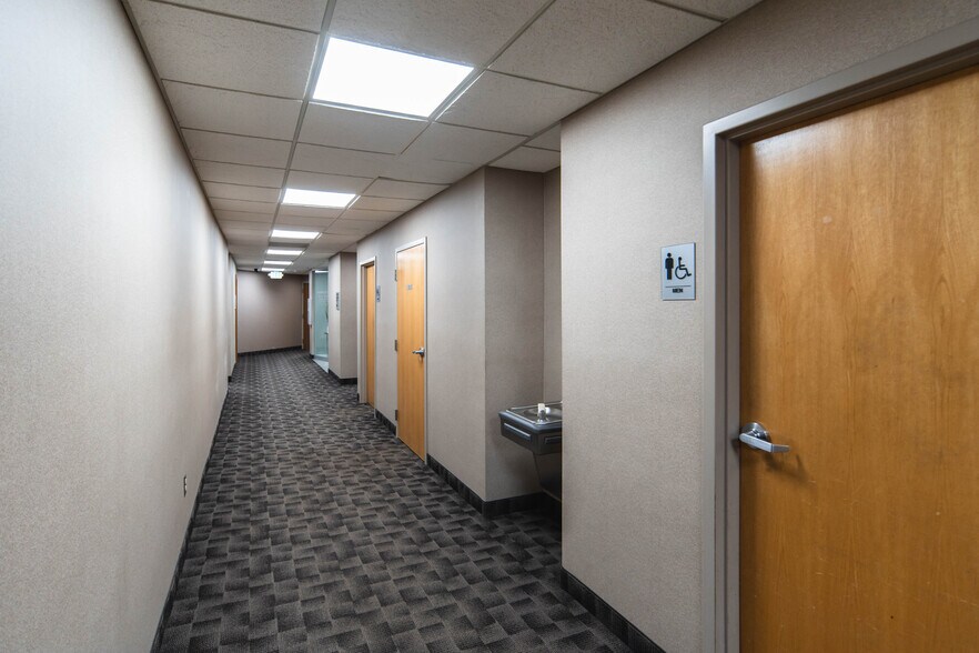 More Photos Of 43494 Woodward Ave, Bloomfield Hills Medical For Lease