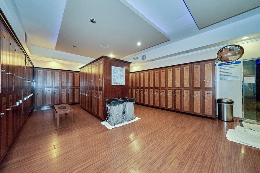 More Photos Of 10211 Balboa Blvd, Northridge Health Club For Sale