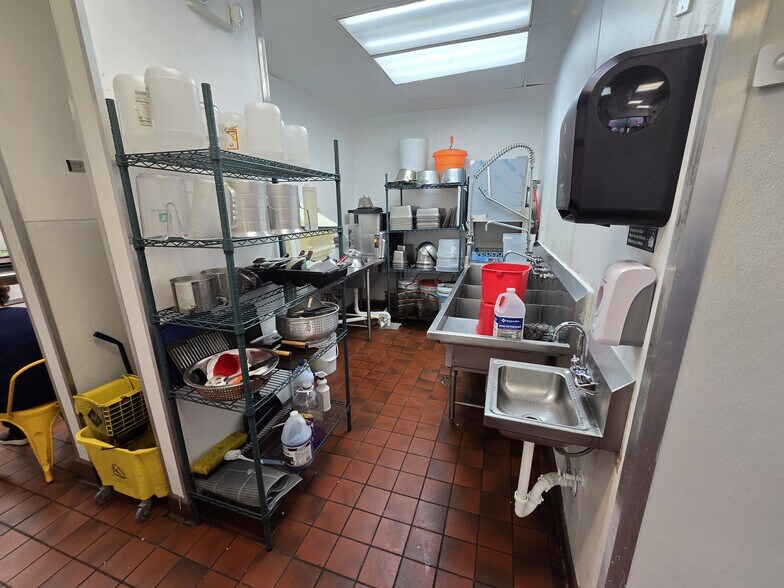 More Photos Of 4232 Highway 6 N, Houston Fast Food For Sale