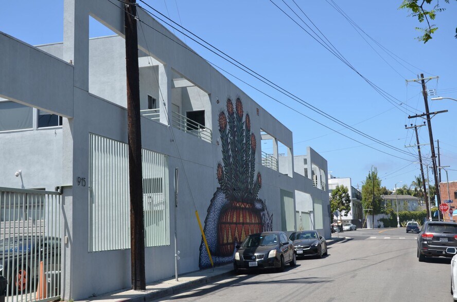 More Photos Of 905 Electric Ave, Venice Unknown For Lease