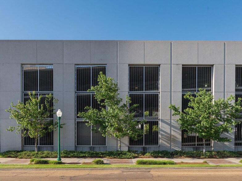 More Photos Of 200 S Lamar St, Jackson Office For Sale