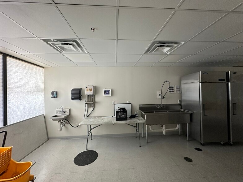 More Photos Of 166 Riverside Industrial Pky, Portland Shelter For Lease