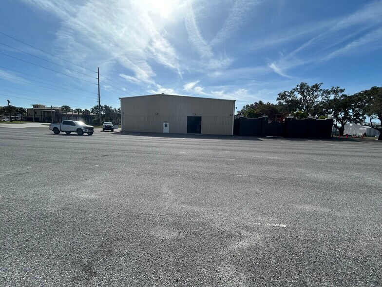 More Photos Of 650 6th St SW, Winter Haven Manufacturing For Lease
