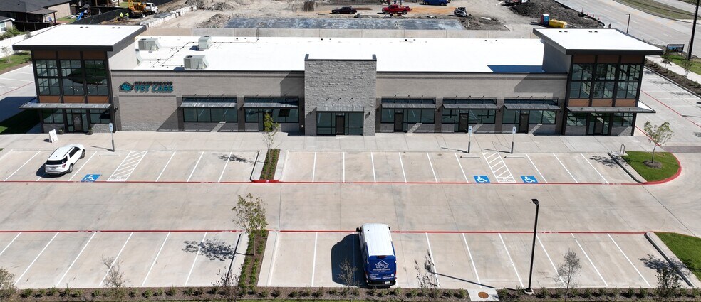 More Photos Of 590 W Frontier Pky, Celina Storefront Retail Office For Lease