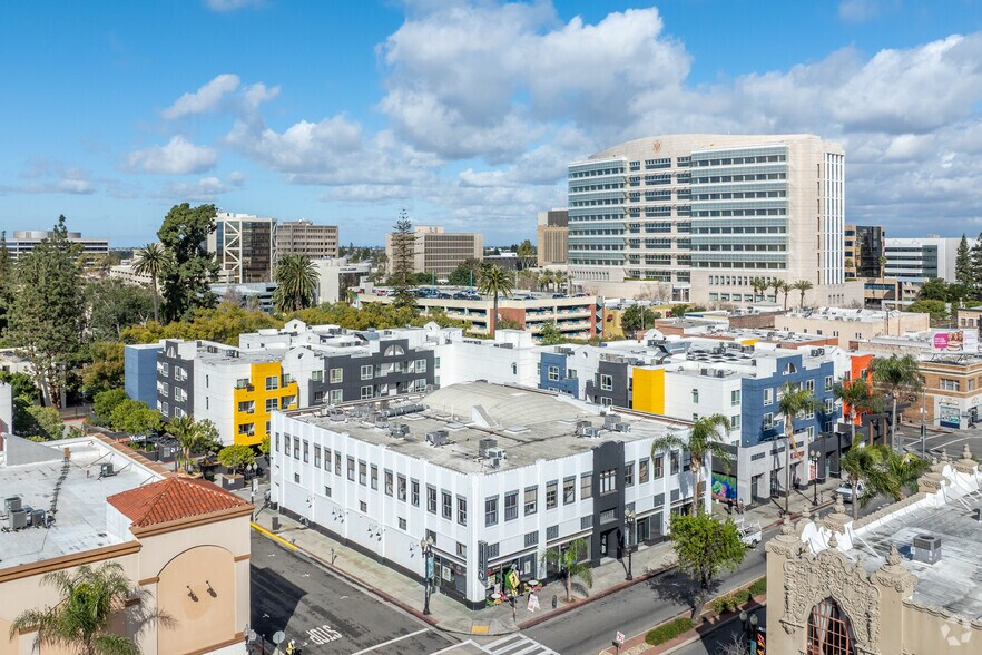 More Photos Of 200-208 N Broadway, Santa Ana General Retail For Sale