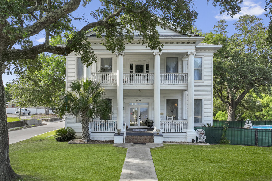 Primary Photo Of 1096 Beach Blvd, Biloxi Specialty For Sale