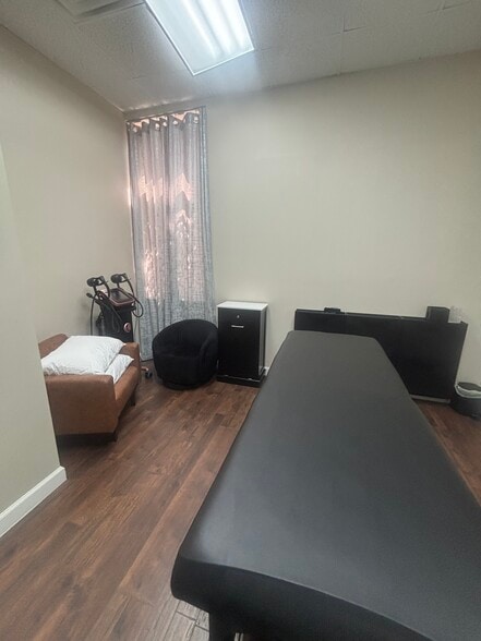 More Photos Of 24001 Orchard Lake Rd, Farmington Hills Medical For Sale