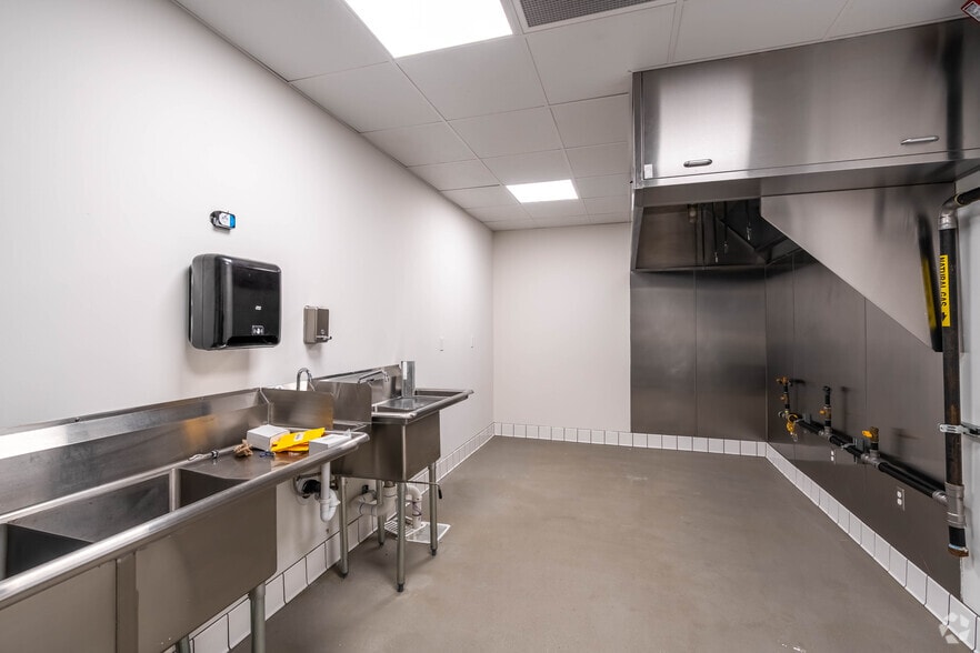 More Photos Of 5600 Roosevelt Way, Seattle Restaurant For Lease