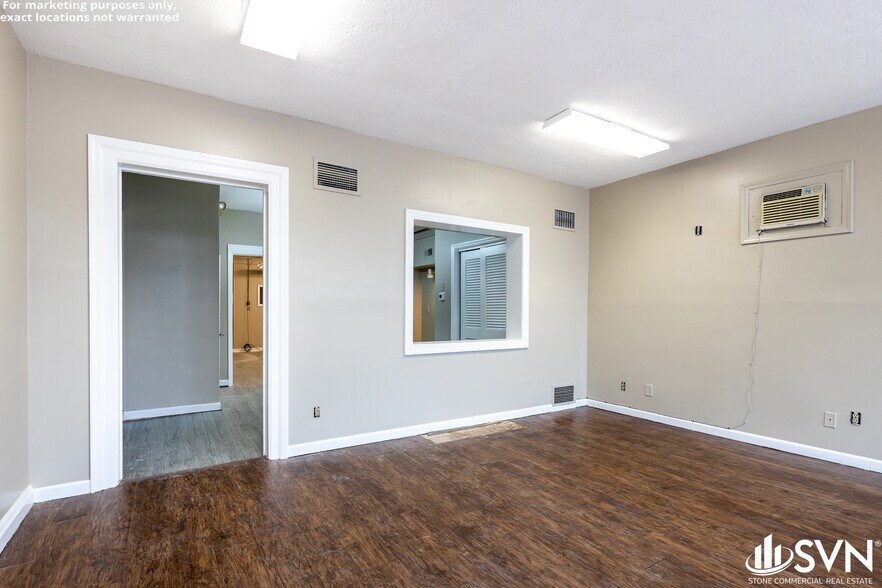 More Photos Of 1039 N Limestone, Lexington General Retail For Lease
