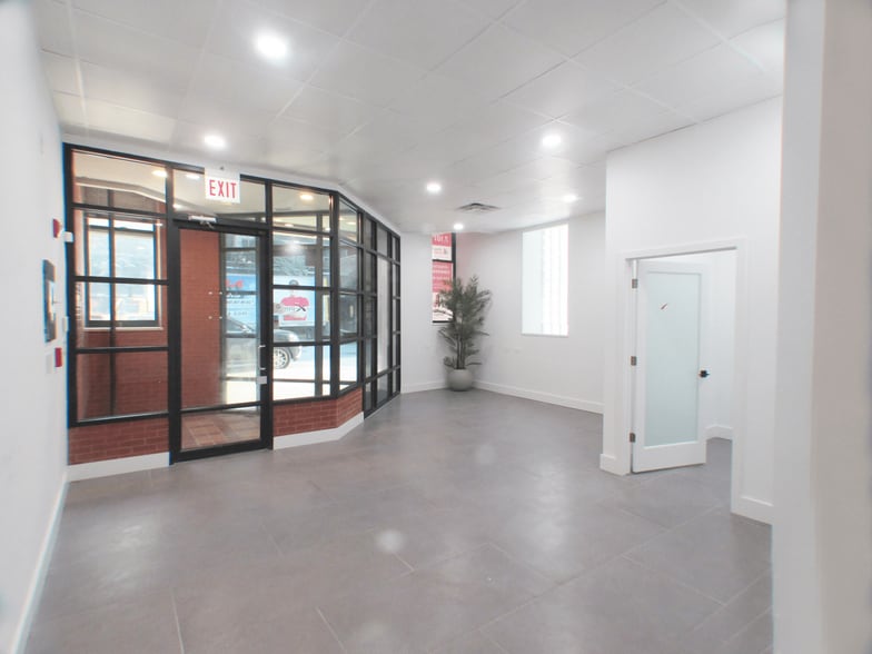 More Photos Of 158 W Erie St, Chicago Office For Sale