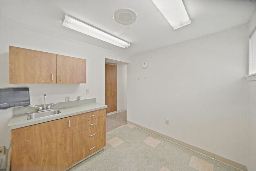 More Photos Of 2533 Sheridan Dr, Tonawanda Office For Sale