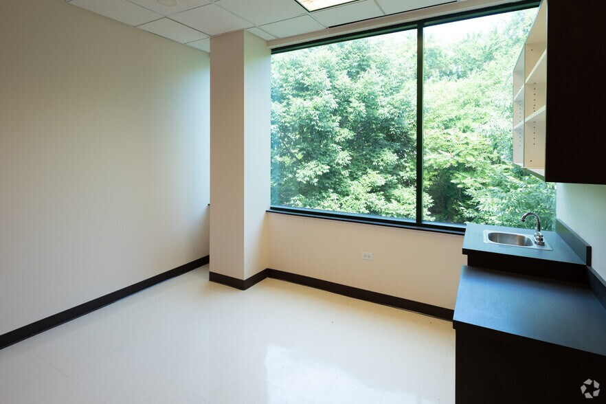 More Photos Of 14489 John Humphrey Dr, Orland Park Medical For Sale