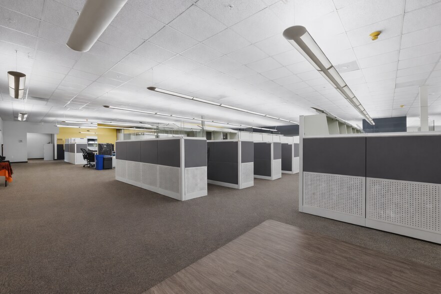 More Photos Of 4710 Eisenhower Blvd, Tampa Unknown For Lease