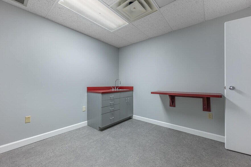 More Photos Of 7271 N Main St, Dayton Medical For Lease