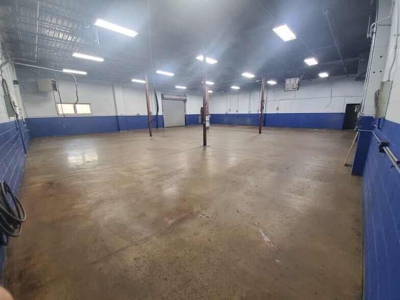 More Photos Of 3644-3656 Scarlet Oak Blvd, Kirkwood Warehouse For Lease