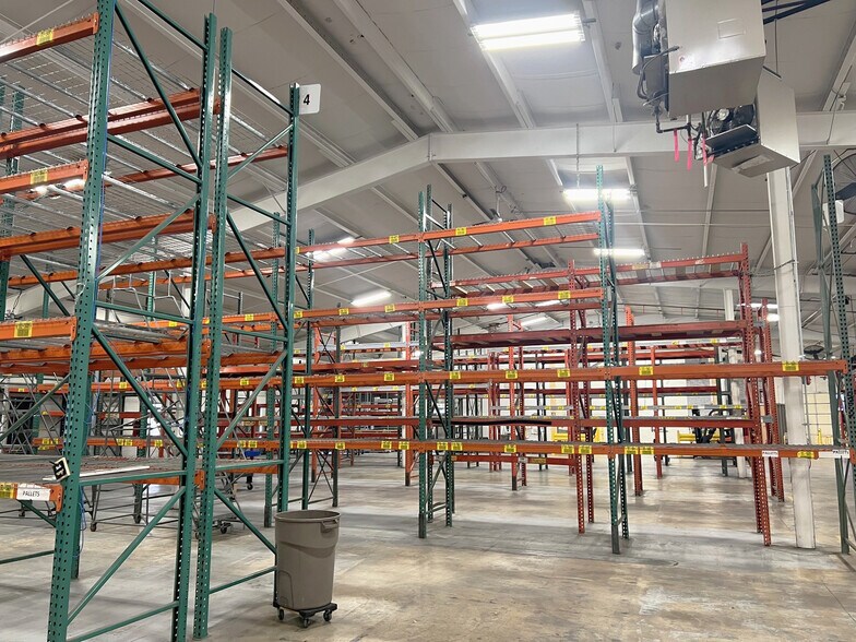 More Photos Of 1900-1940 Craigshire Dr, Saint Louis Flex For Sale