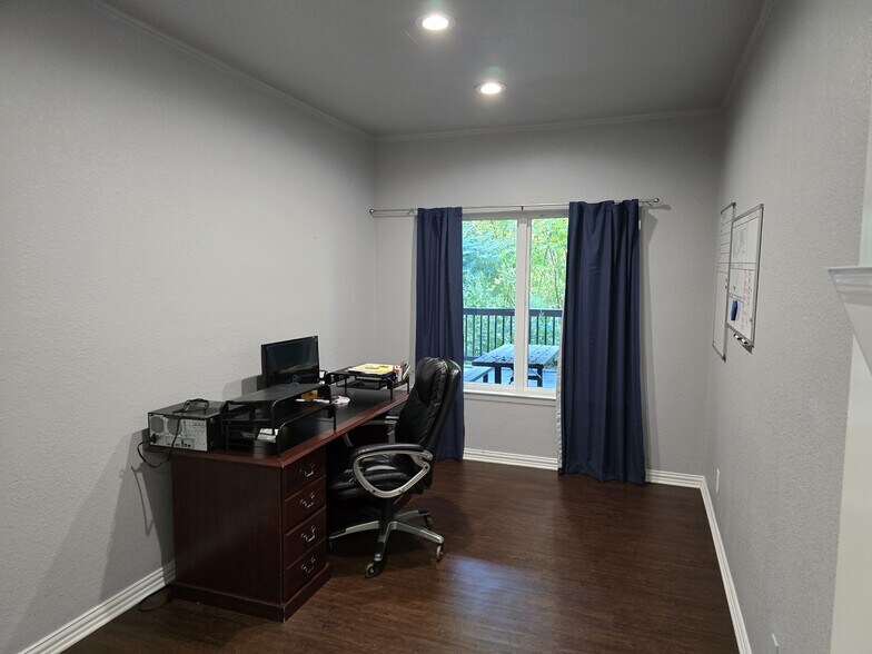 More Photos Of 4515 Lake Shore Dr, Waco Medical For Sale