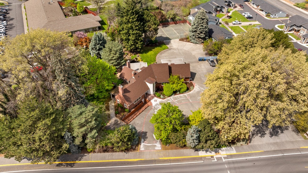 More Photos Of 1001 Cherry Heights Rd, The Dalles Flex For Sale