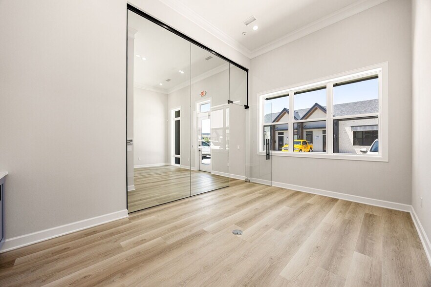 More Photos Of 1325 Main Street, Katy Medical For Sale