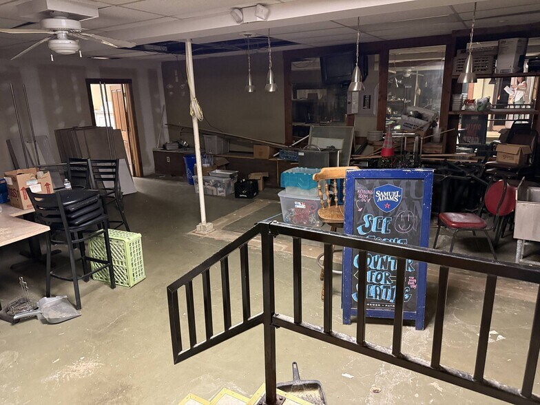 More Photos Of 801 Sixth St, Mendota Storefront Retail Residential For Sale