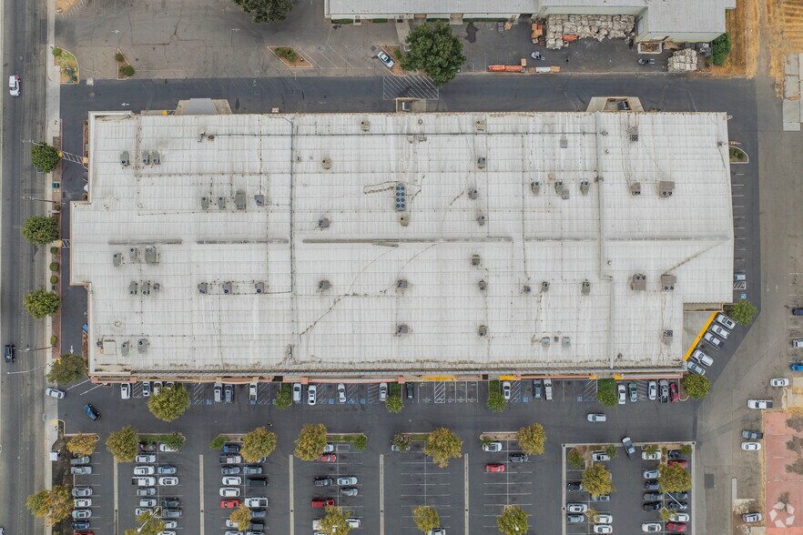 More Photos Of 1300-1360 W Main St, Turlock General Retail For Lease