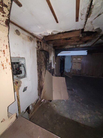 More Photos Of 1823 W 8th St, Muncie Multifamily For Sale